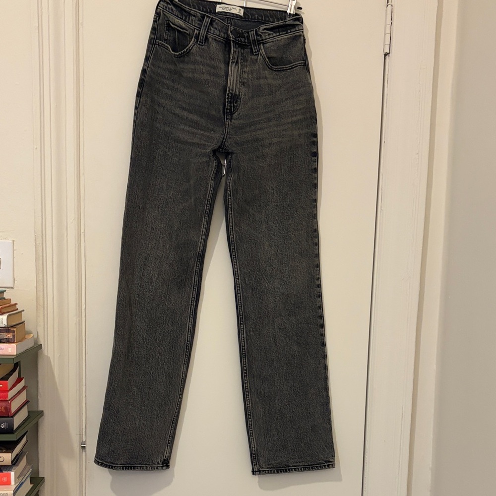 Abercrombie and Fitch Ankle Straight High Rise Straight Leg Gray Jeans Size 2/26